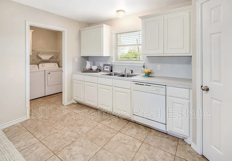 9803 Riskys Ranch Dr — Photo 17