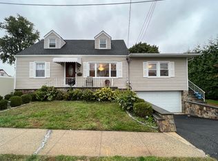 93 Onondaga St, Yonkers, NY 10704