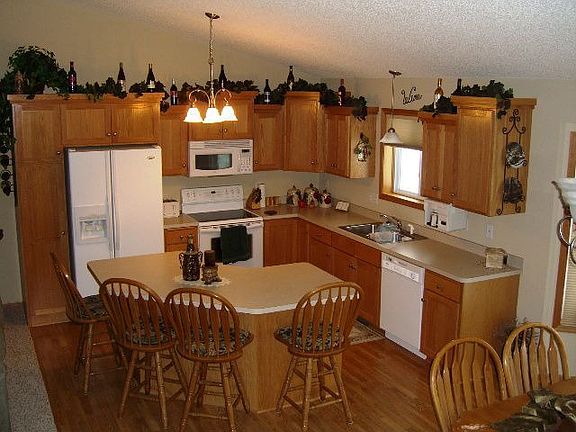 Stunning Kitchen with breakfast bar