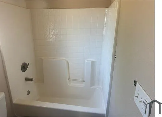 4 bed, $2,800 — Photo 4