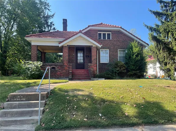 4 Sunset Ct, Saint Louis, MO 63121