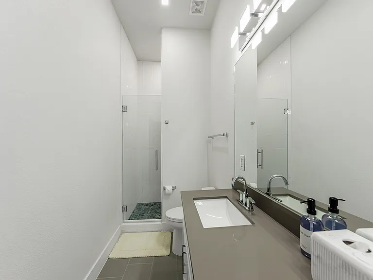 1004 Travis Ave #112 — Photo 14
