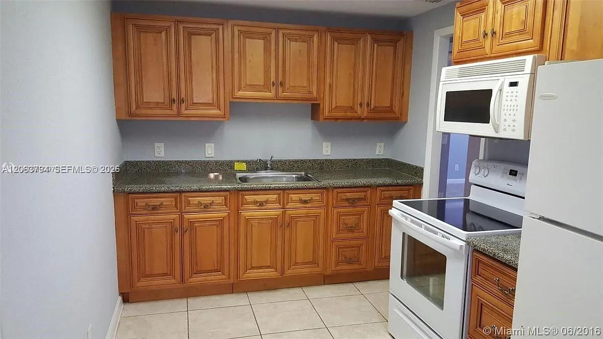 Southgate Villas Condo — Photo 4