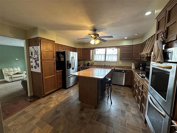 4th image of 20 Saint Joseph Dr