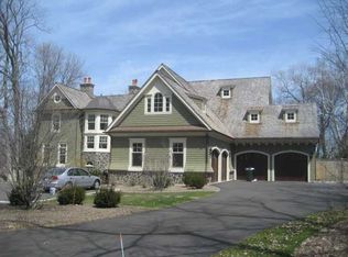 261 Bluffs Edge Dr, Lake Forest, IL 60045