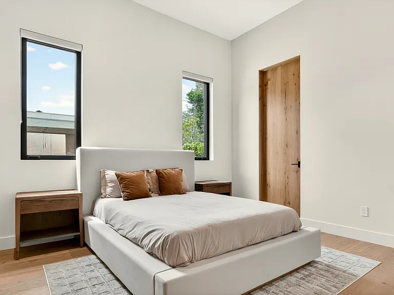 5728 Calvin Ave #1/2 — Photo 13
