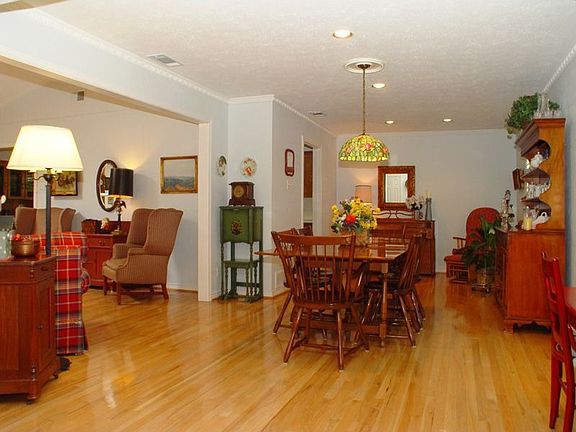 5th image of 7406 La Manga Dr