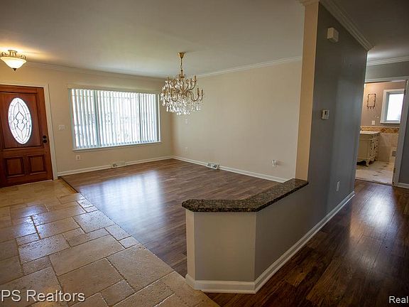 3rd image of 35470 Dearing Dr