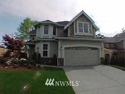 1122 N 33rd photo 1