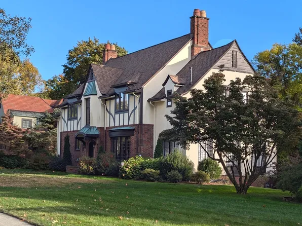 33 Meadowbrook Rd, Longmeadow, MA 01106