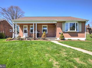 210 S 8th St, Akron, PA