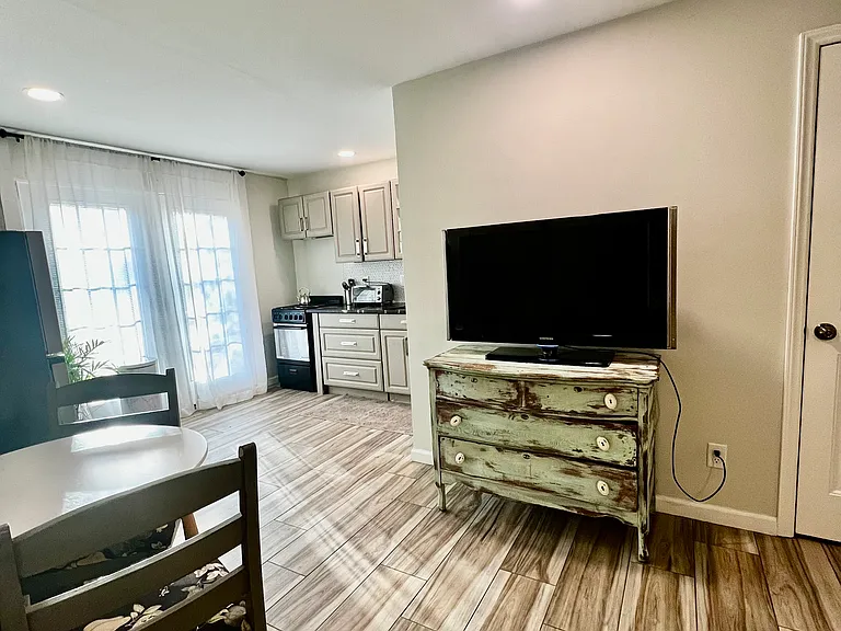 14 Lincoln Ave W — Photo 12