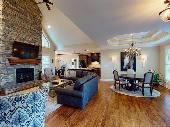 4th image of 4611 Fairvue Farm Blvd