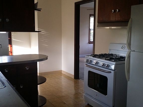 3rd image of 9810 S Merton Ave