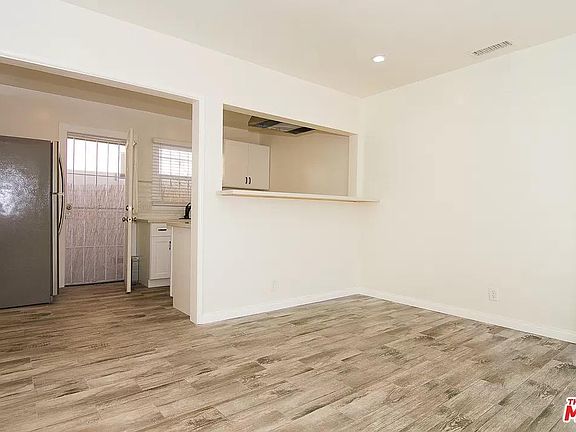 4th image of 2854 S Halm Ave