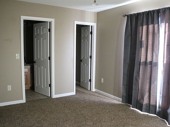 3rd image of 1011 E. Elm