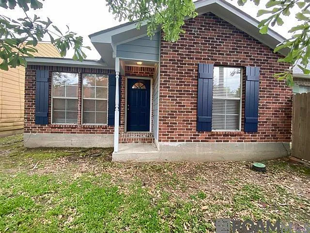 3 bed, 1300 sqft, $1,750 — Photo 1