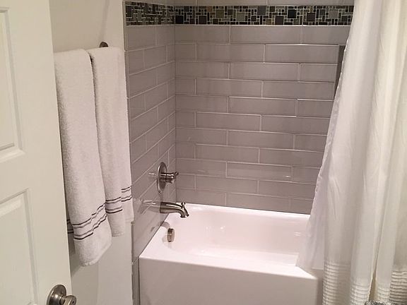 4th image of 1507B Sweetbriar Ave