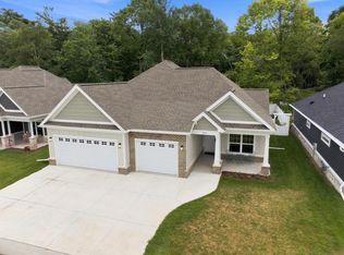 327 Lynx Ln, Manitowoc, WI 54220
