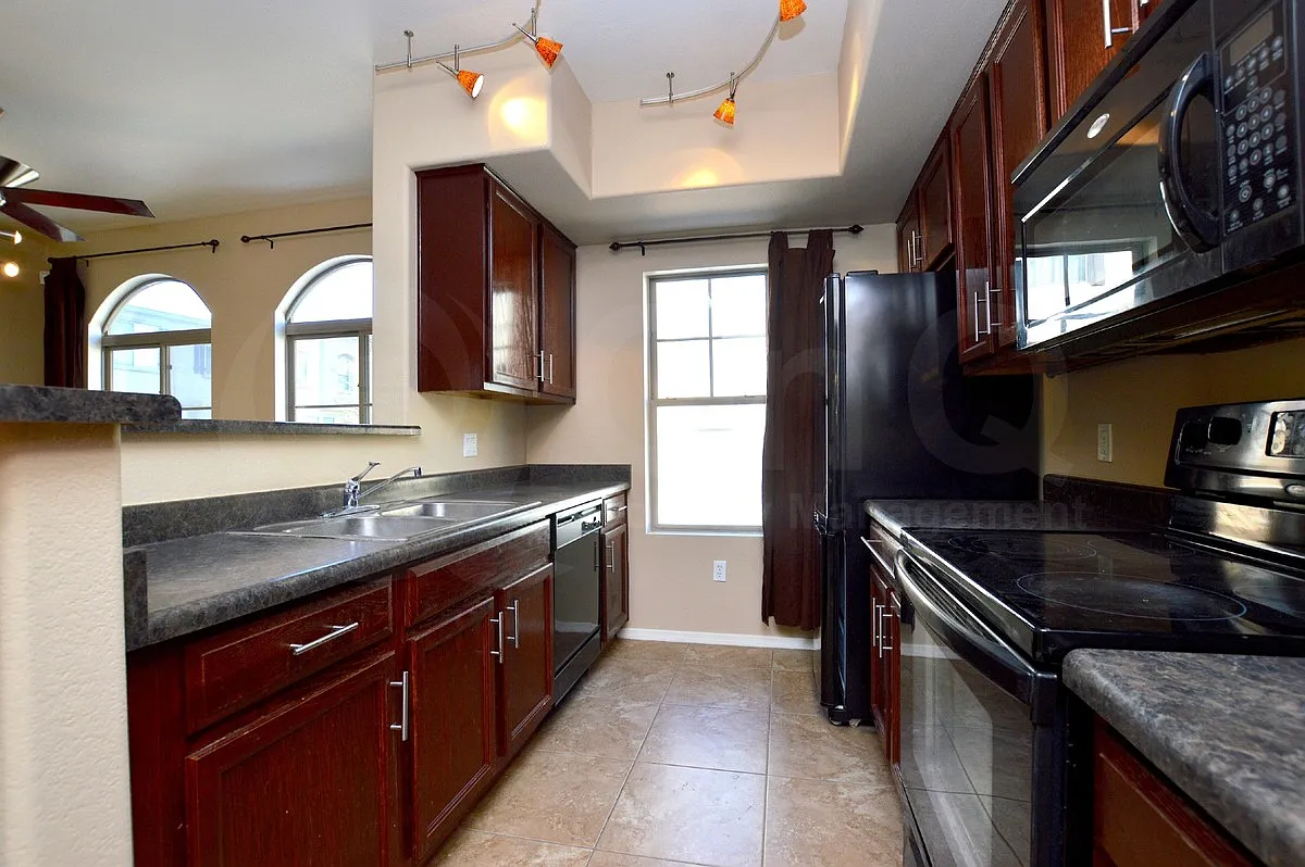 2 bed, 2.5 bath, 1105 sqft, $1,749 — Photo 3