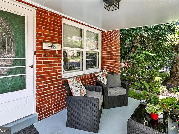 3rd image of 1168 Elm Ave