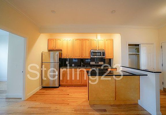 2nd image of 4-27 27th Ave #2R
