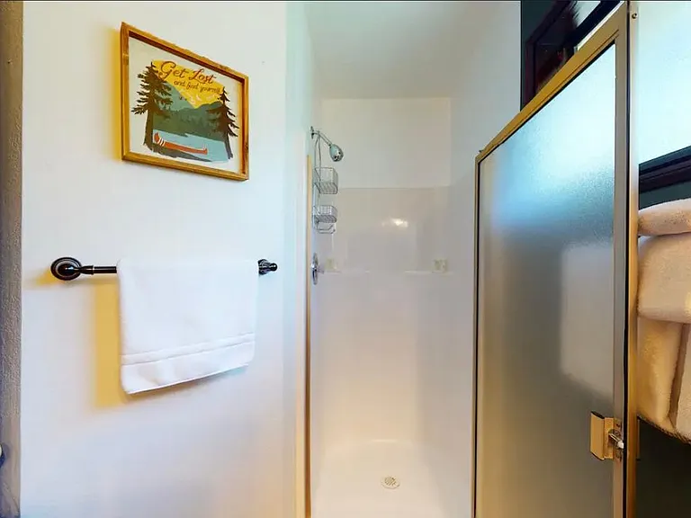 664 Ivy Ln — Photo 13