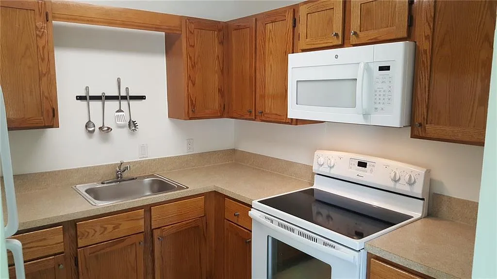 2 bed, 900 sqft, $2,000 — Photo 3