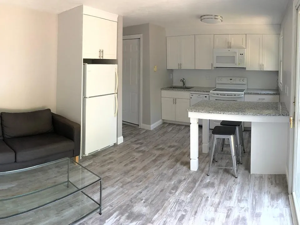 536 Main St #11A