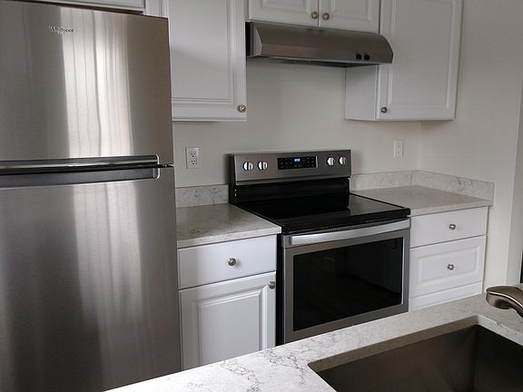 3rd image of 14302 NE 7th Pl #4