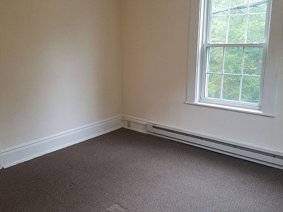 4th image of 2 Bay Rd #4