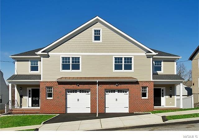 149 LINCOLN AVE IS THE RIGHT SIDE OF THIS 2 UNIT CONDO.