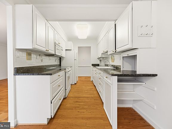 5th image of 10300 Bushman Dr APT 201