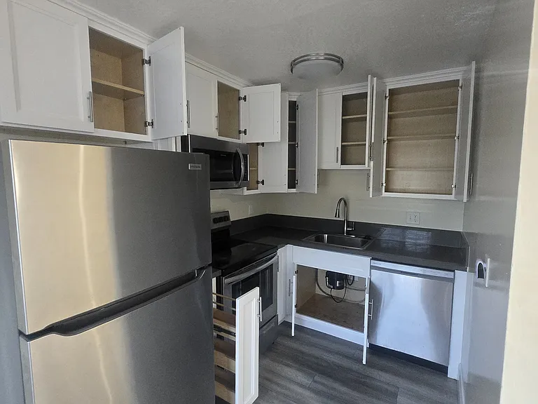 255 MacArthur Boulevard — Photo 29