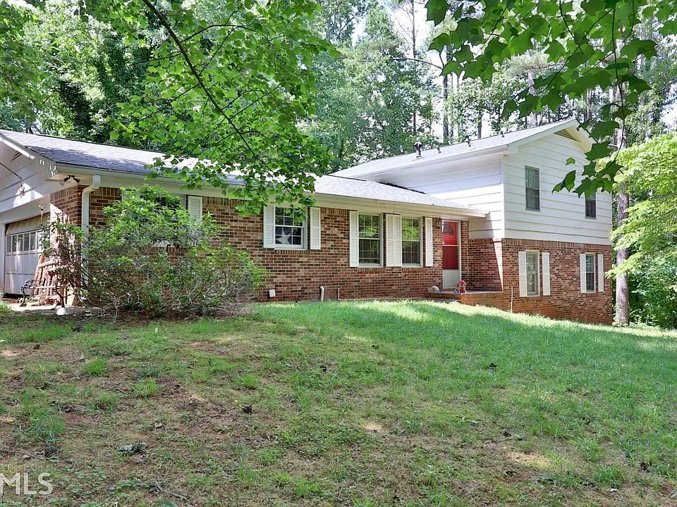 1st image of 2835 Castle Dr #0