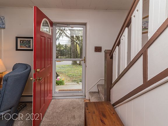 4th image of 26 Westview Ter