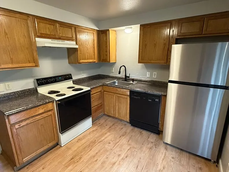 177 W C St #6 — Photo 7