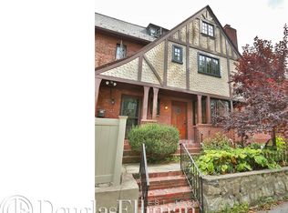 4 Parkway Dr, Pelham, NY