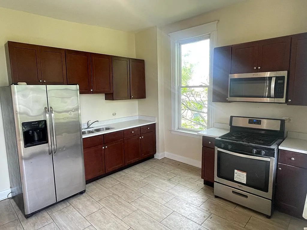 1921 S Spaulding Avenue — Photo 2