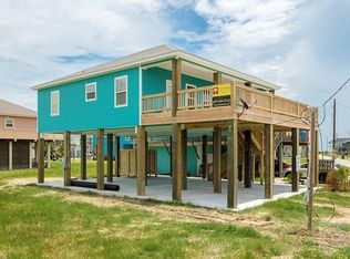 978 Seadrift Dr, Crystal Beach, TX 77650