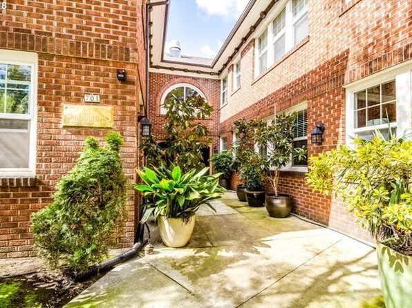 701 NE 28th Ave APT 30, Portland, OR 97232