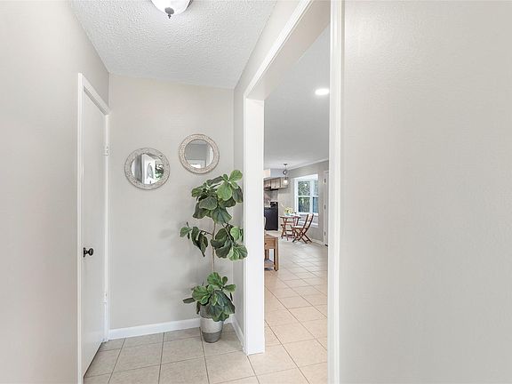 5th image of 906 Broad Ripple Dr