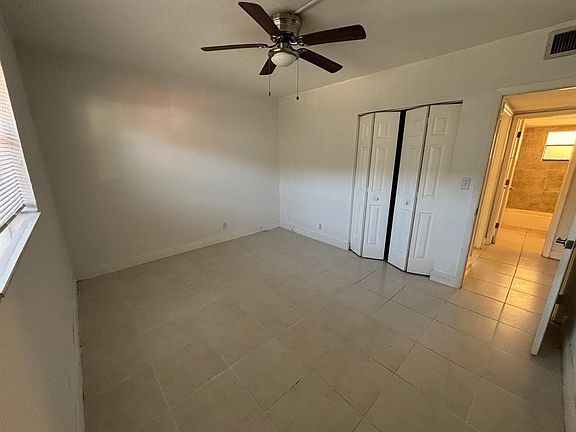 3rd image of 4061 N Dixie Hwy APT 17