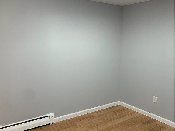 5th image of 2821 Schurz Ave