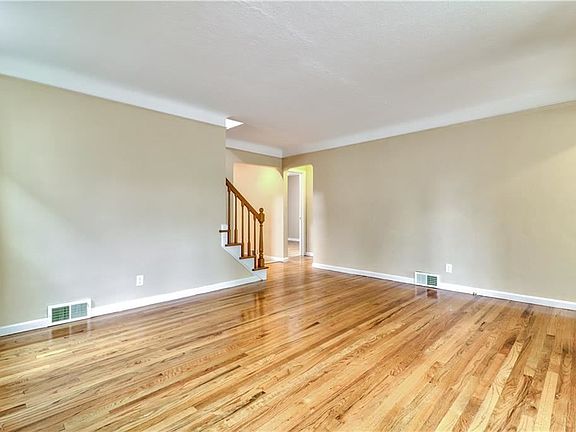 5th image of 7609 Thornton Dr