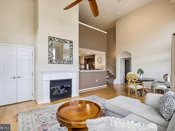4th image of 501 Sunset View Ter SE Unit 406