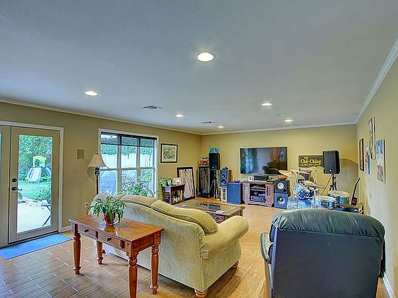 3rd image of 1308 Park Dr