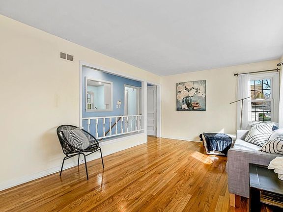 5th image of 8162 Belleview Ave