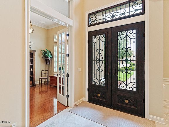 2nd image of 413 Summerset Dr