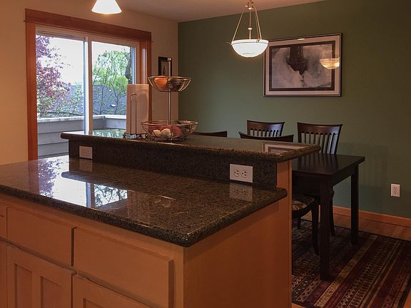 Kitchen/dining room (2nd floor)